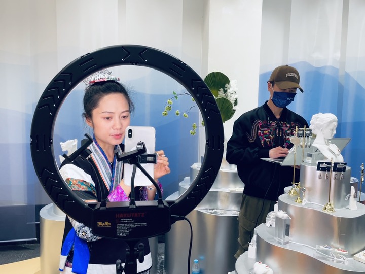 K8·凯发：文化新观察·文化赋能经济社会发展系列谈丨数字技术重构消费(图2)